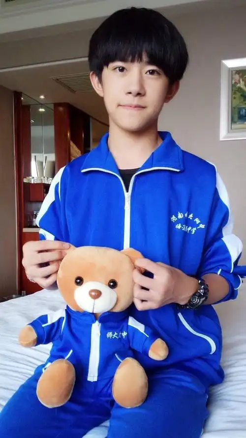 校服男神易烊千玺