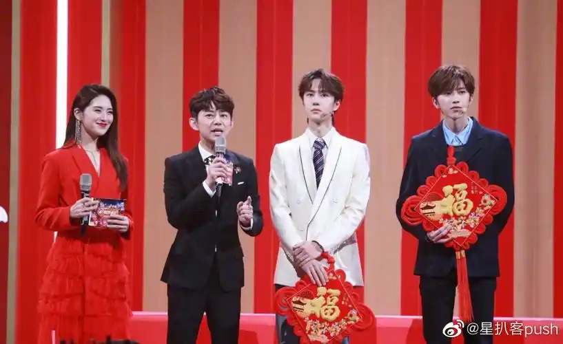 王一博蔡徐坤同框.两位大长腿美少年,一个清爽一个优雅