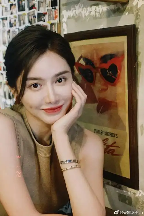 篮球主播美娜游复古小店明眸皓齿温柔可人组图