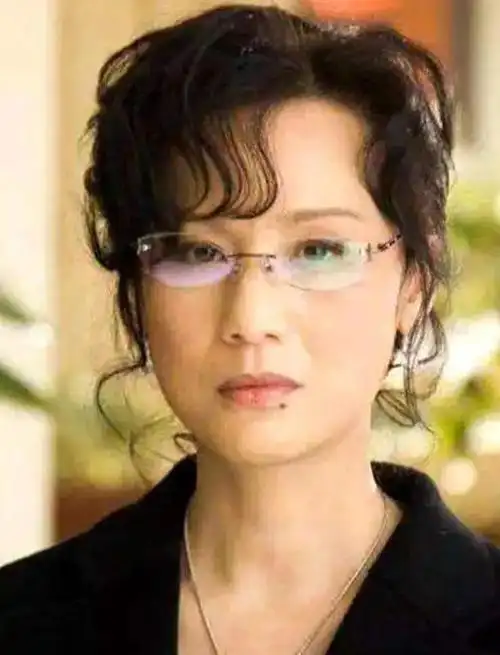 回顾李建群跟导演同居27年不结婚无儿无女无名分63岁遗憾离世