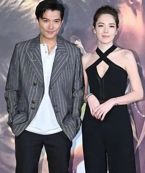 邱泽许玮甯与友人聚餐,肤色差惹眼,结婚2年都忙事业不急于生子_婚礼