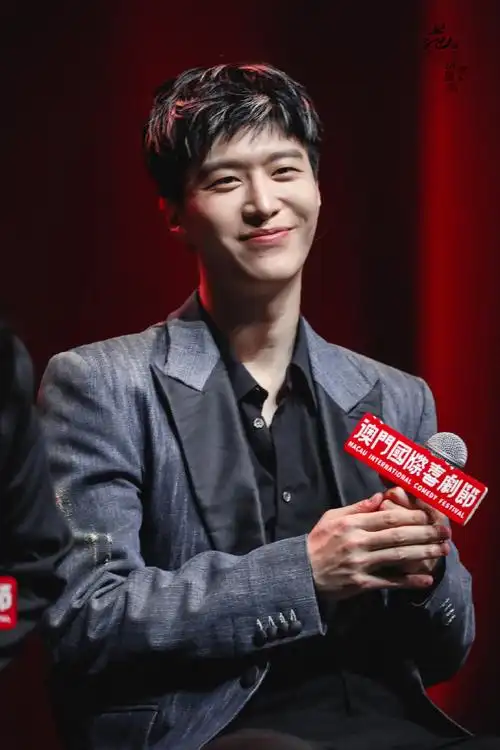 范丞丞金色挑染##范丞丞官宣澳门国际喜剧节