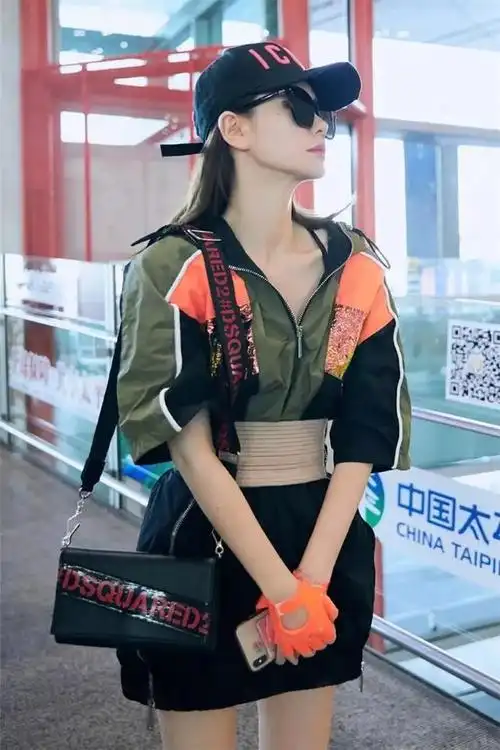 明星服饰搭配(戚薇越来越会打扮)(图3)