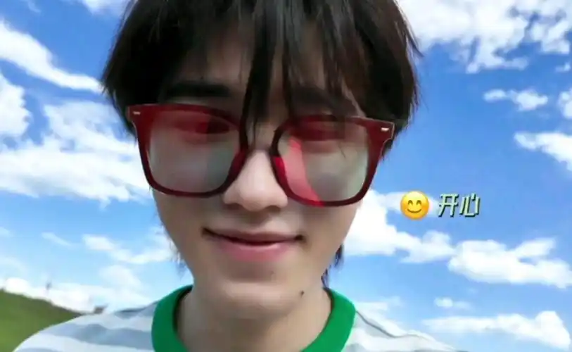 【宋亚轩】你小子怎么有种小时候的疯感和可爱……哈哈哈