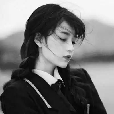 头像治愈系女生森系黑白唯美图片