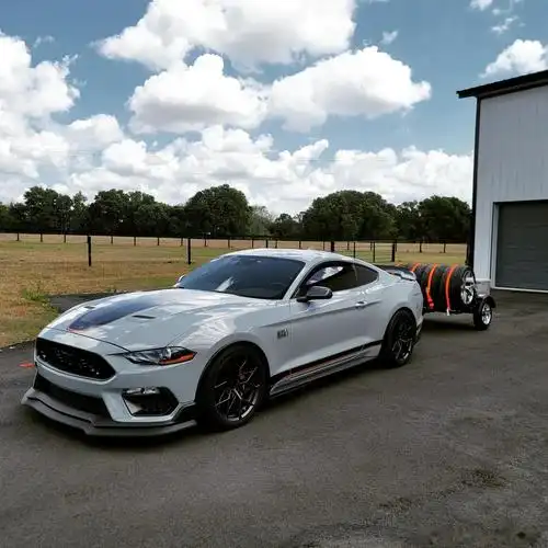 福特野马应该是在售的唯一一台能够拖车的跑车了.